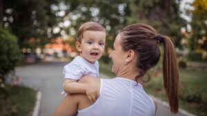 enfant avec sa maman