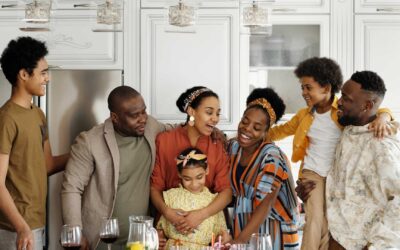 Organiser des événements pour les familles voyageuses.