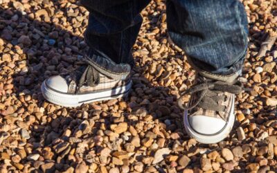 Choisir des chaussures de voyage confortables pour enfants.